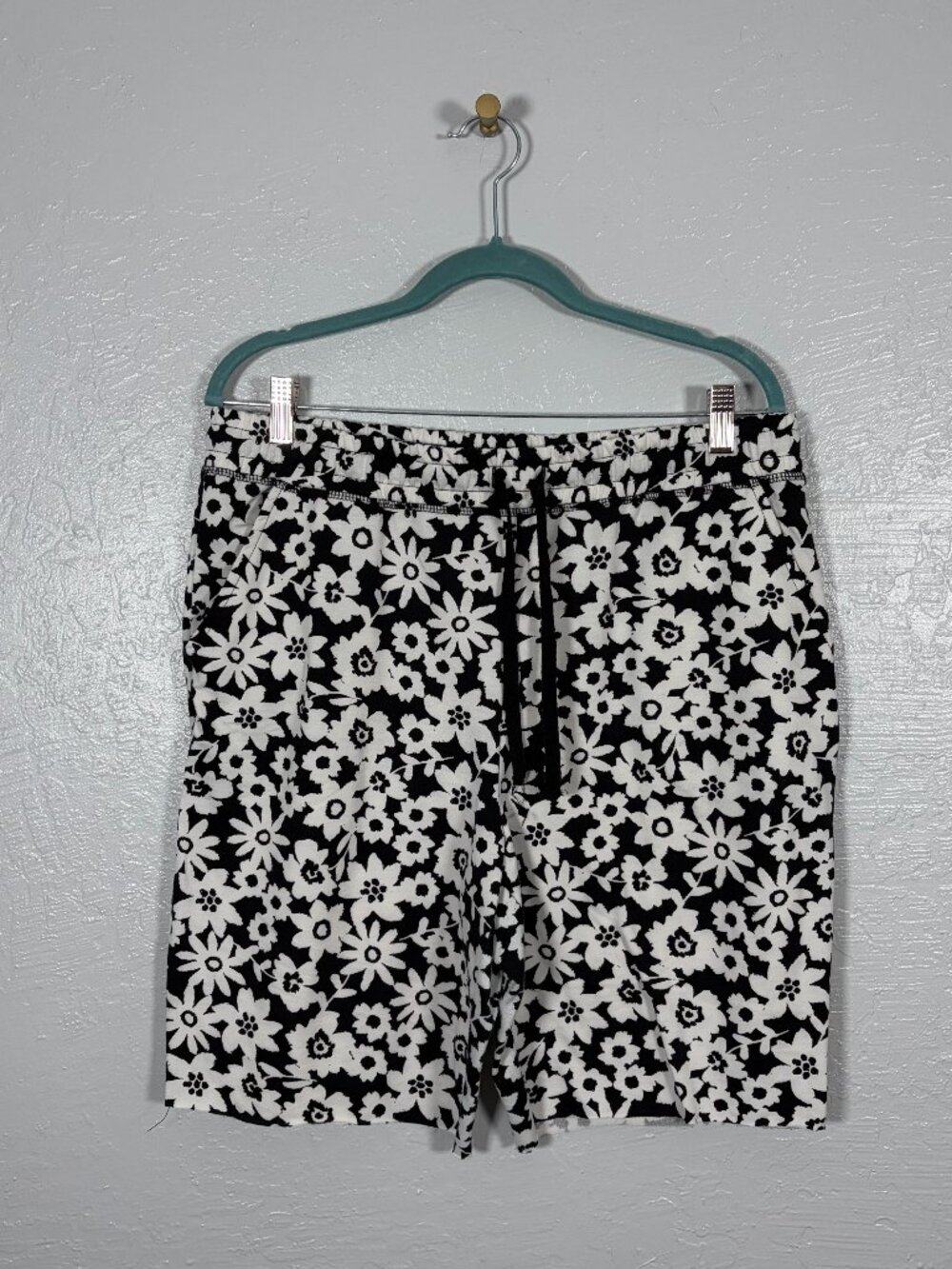 Lularoe Women L Black White Floral Jamie French Terry Shorts Pockets Drawstring